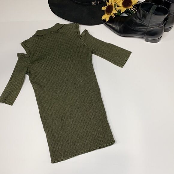 River Island Cold Shoulder Crew Stretchy Ribbed 3/4 Sleeve Crew Sweater Olive XS - Picture 2 of 8